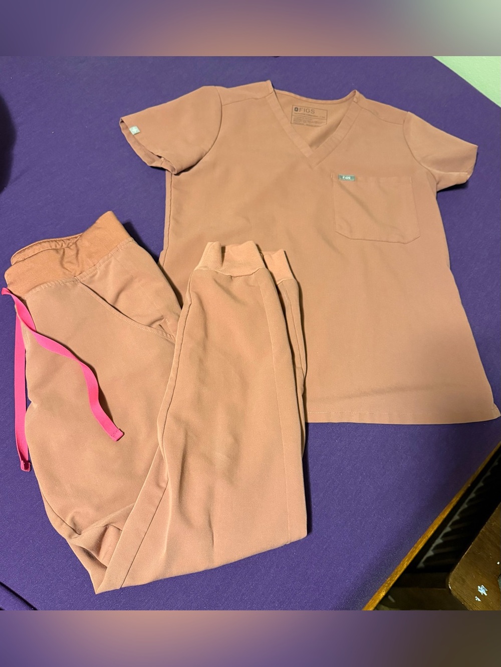 Figs Women's Mauve Jogger scrubs